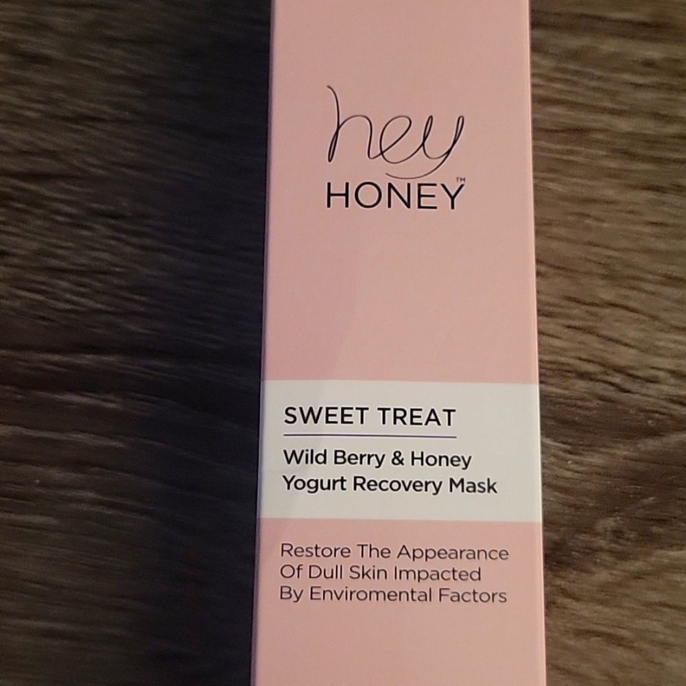 NWOT Hey Honey Sweet Treat Mask